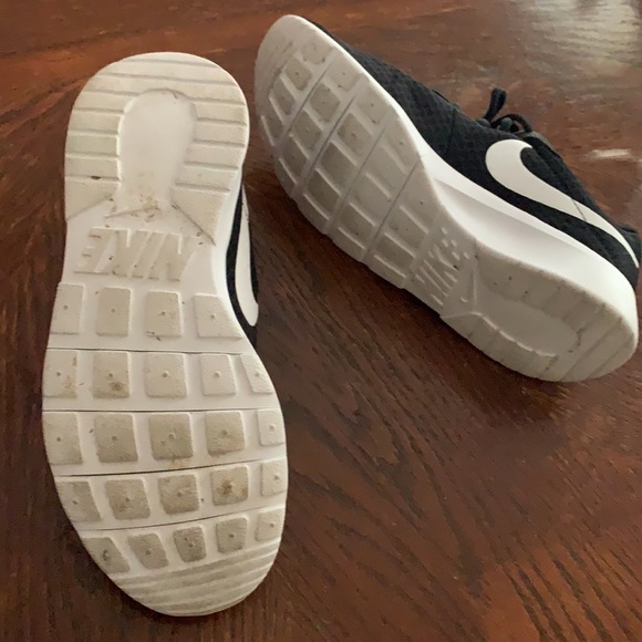 Nike - Picture 4 of 5